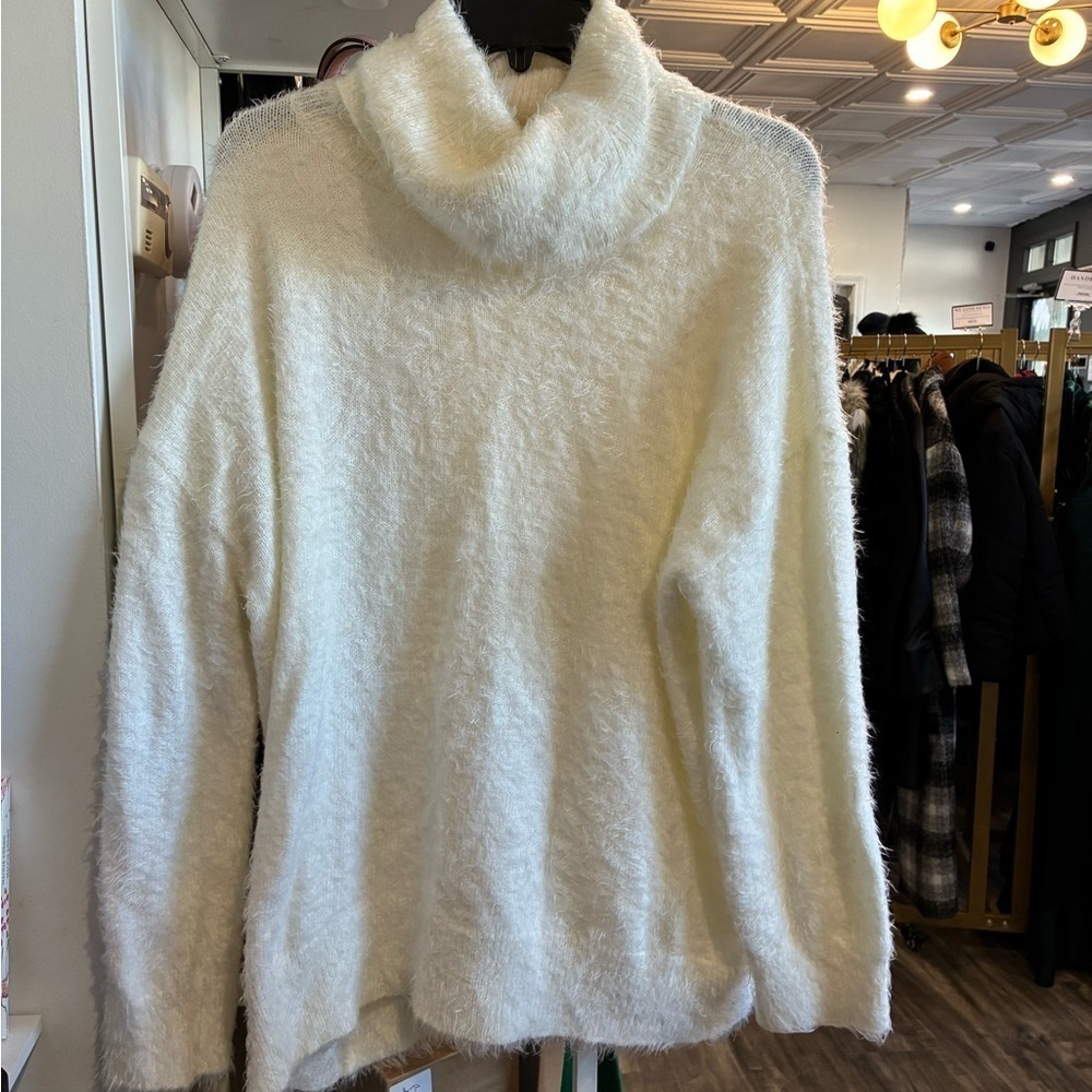 Show Me Your MuMu Fatima Cozy White Turtleneck Sweater size M